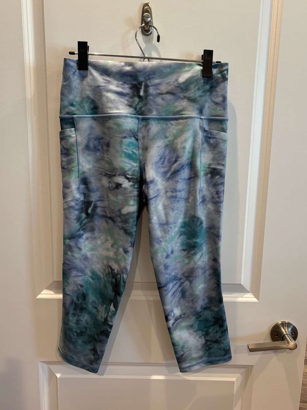 Athleta Blue and Green Tie-Dye Capri Leggings